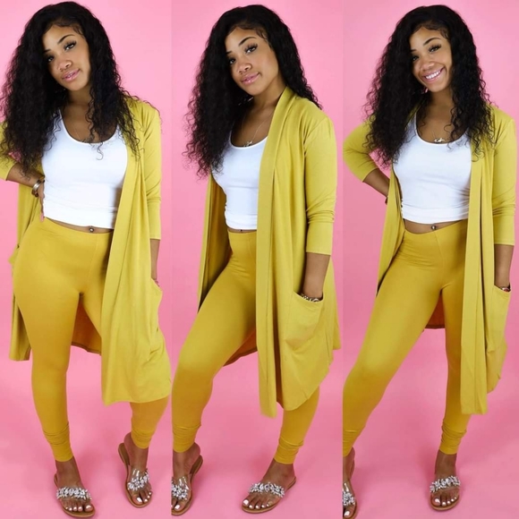 WOMEN'S CLOTHES - Picture 4 of 16